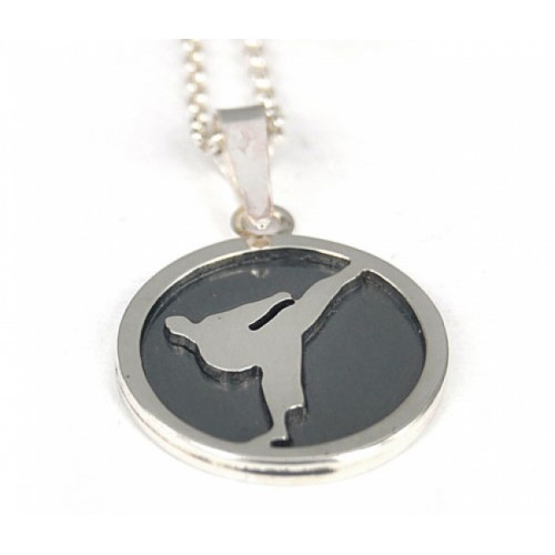 Srebrni privezak karate